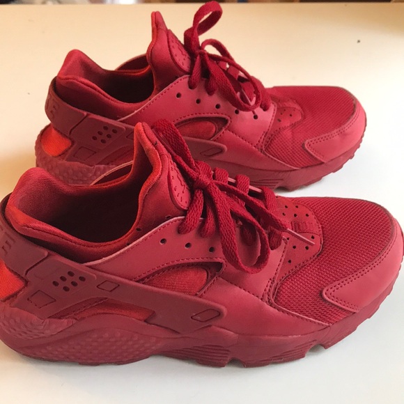 all red nike huarache womens